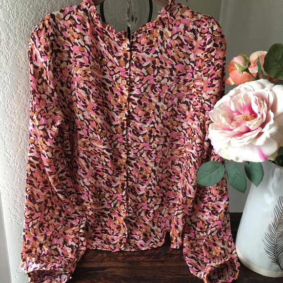 🍃🌸🌺🎉HP: 4/14/18🎉New: Gorgeous Floral Blouse - Picture 2 of 8